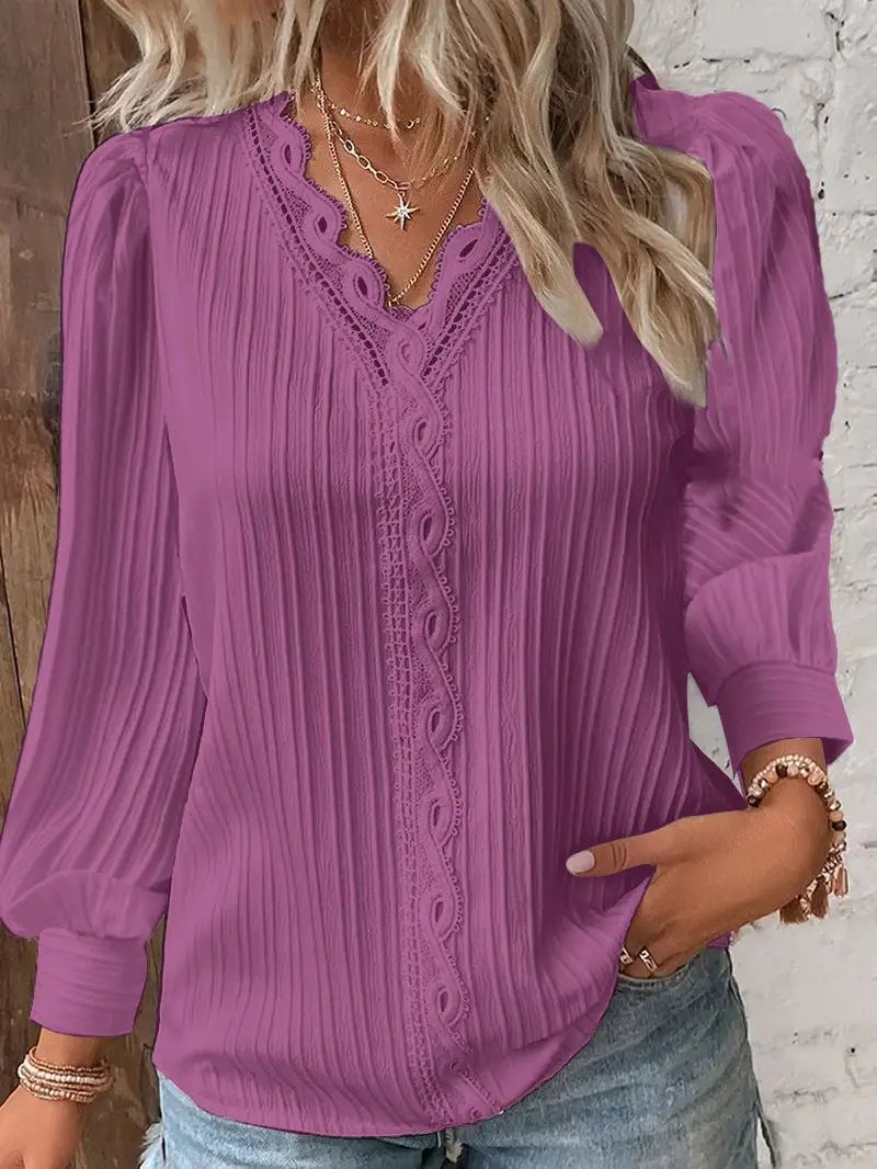Blusa feminina solta com decote em V e detalhes de renda combinada - Imagem 8