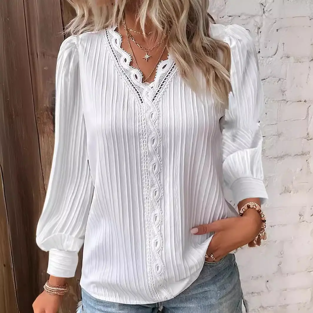 Blusa feminina solta com decote em V e detalhes de renda combinada - Imagem 9
