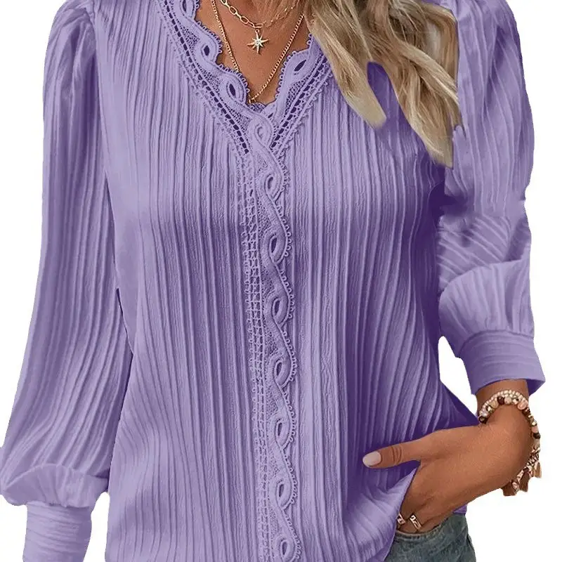 Blusa feminina solta com decote em V e detalhes de renda combinada - Imagem 10