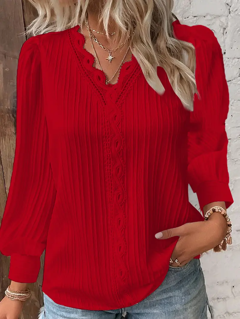 Blusa feminina solta com decote em V e detalhes de renda combinada - Imagem 13