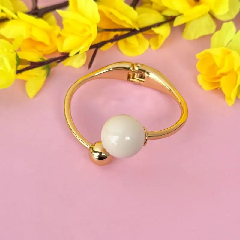 BRACELETE DOURADO ABRAÇO ESFERA BRANCA E LISA (020416) - Imagem 3
