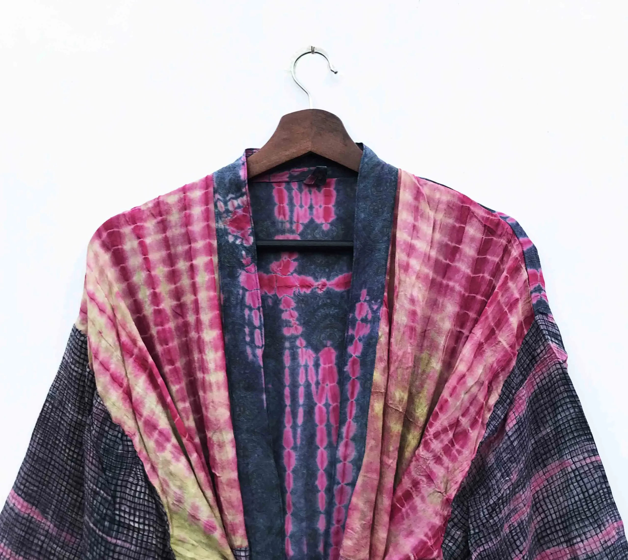 Roupão Kimono Longo em Seda para Conforto e Descanso - Imagem 3