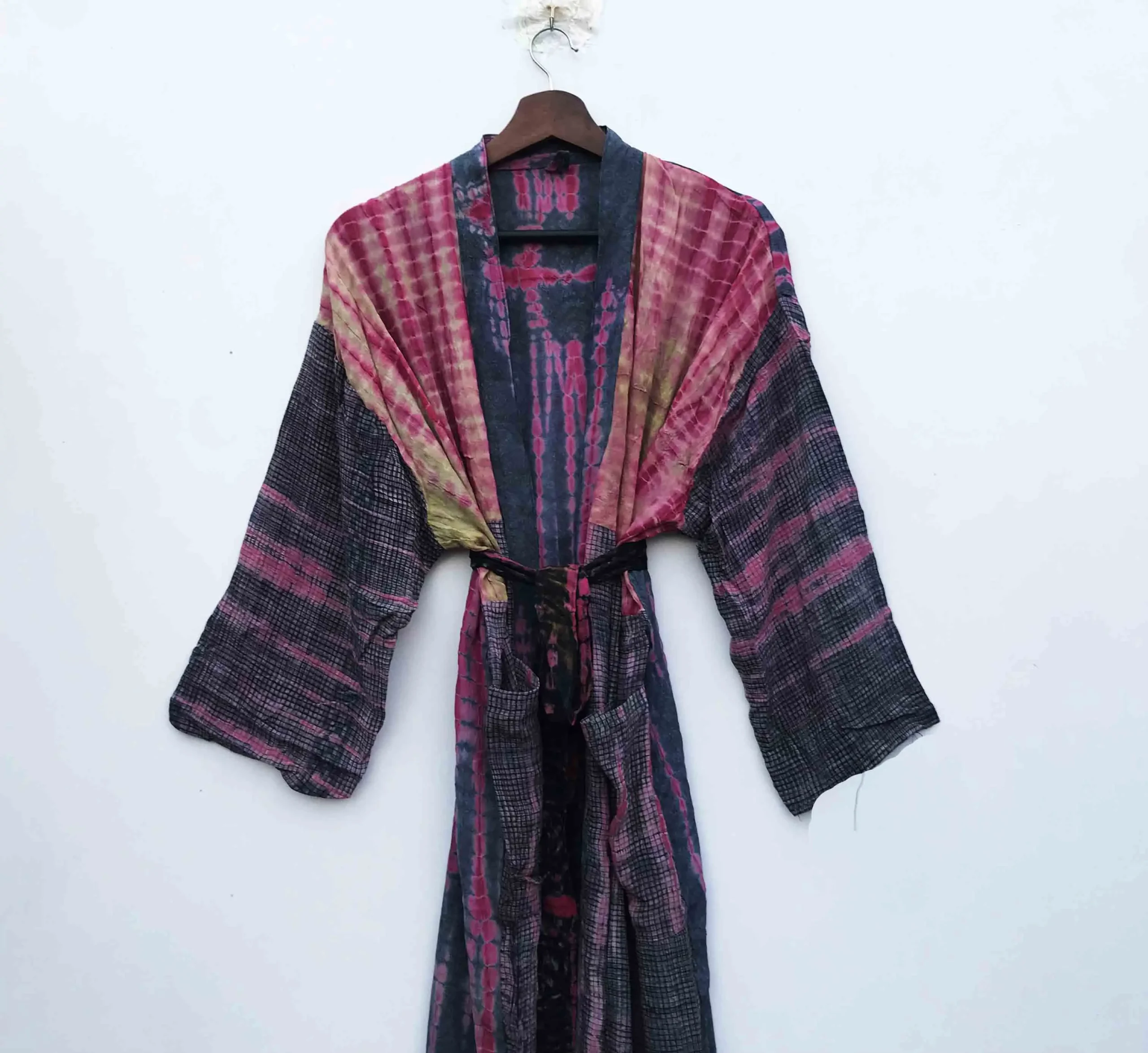 Roupão Kimono Longo em Seda para Conforto e Descanso - Imagem 5