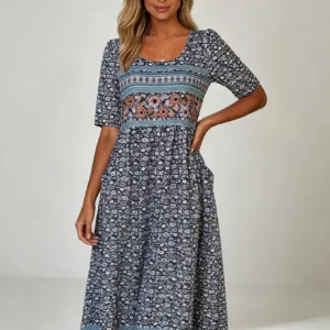 Vestido Midi Estampado Casual com Decote Redondo e Mangas Curtas