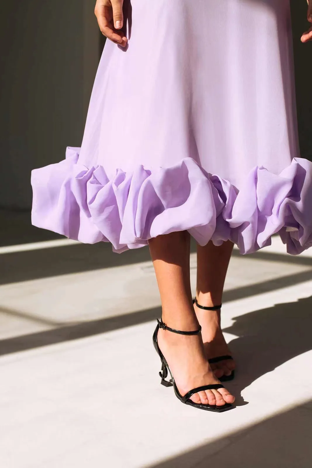 Vestido Longo Feminino de Alças com Babados e Caimento Solto - Imagem 4