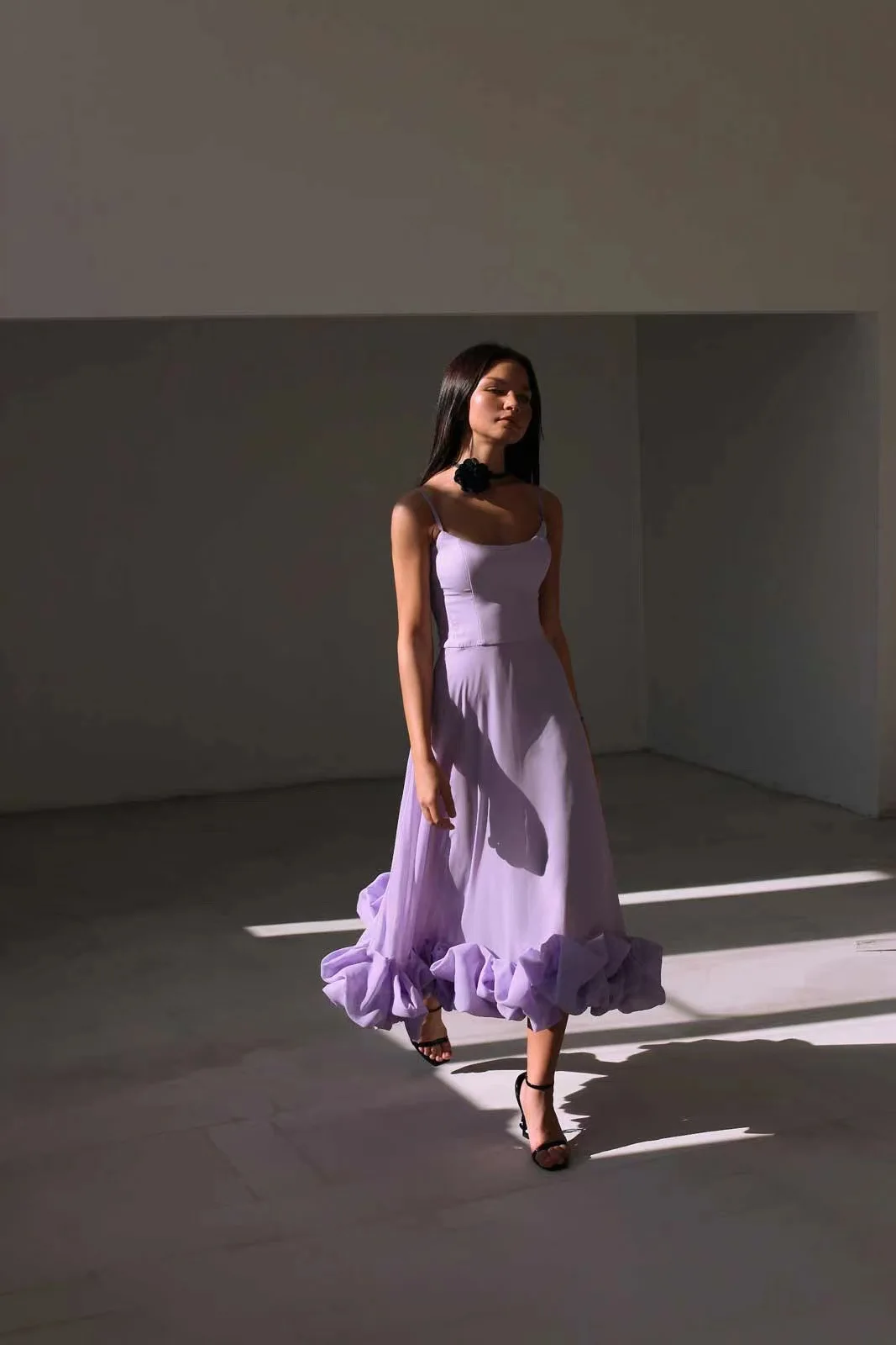 Vestido Longo Feminino de Alças com Babados e Caimento Solto - Imagem 17